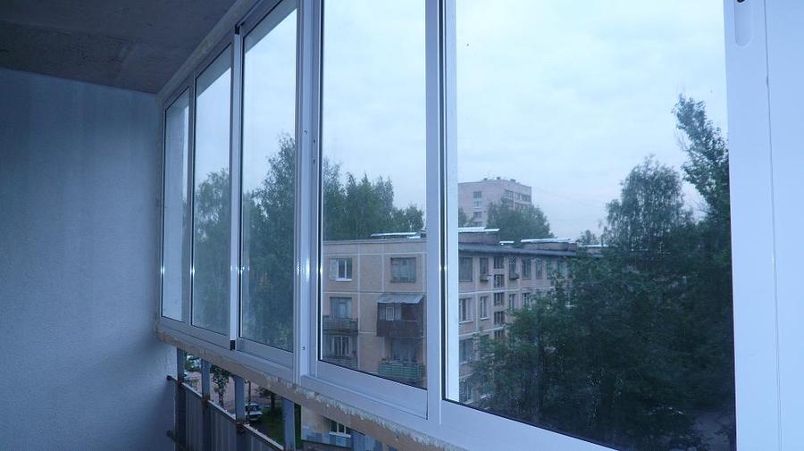 Холодное остекление балкона и лоджий - компания Пластстрой